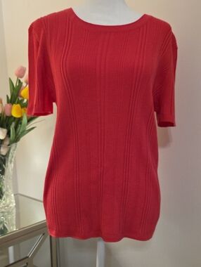 St. John Coral-Red Short Sleeve Ribbed Knit Top